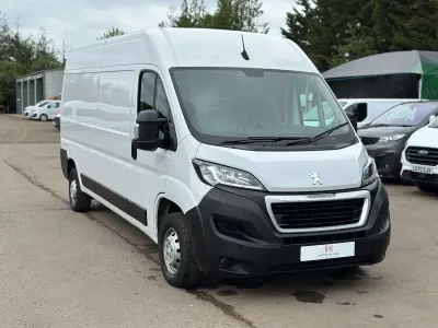 Begagnad Peugeot Boxer Premium 140 HK (102 kW) 2024 Vit Van