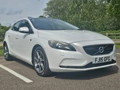 Käytetty Volvo V40 SE 180 HP (132 kW) 2015 Valkoinen Viistoperä