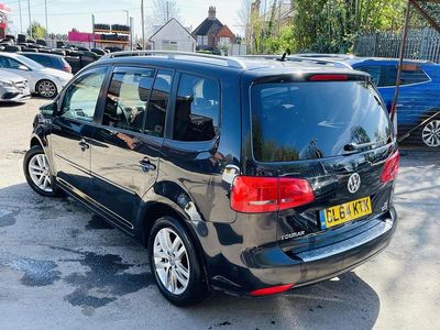Begagnad VW Touran SE 105 HK (77 kW) 2014 Svart Minibuss
