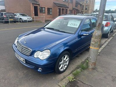 Usado Mercedes C180 Classic 2005 Azul Sedan