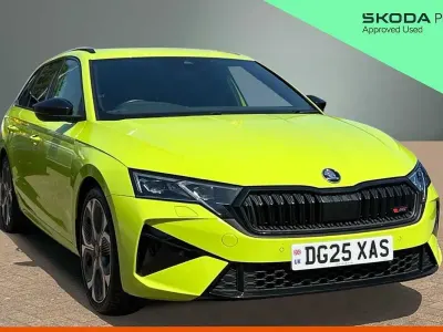 Used Skoda Octavia vRS 265 HP (194 kW) 2025 Green Estate