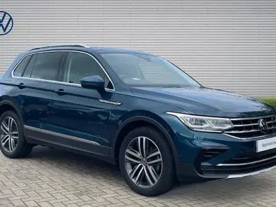 Begagnad VW Tiguan Elegance 150 HK (110 kW) 2023 Blå SUV