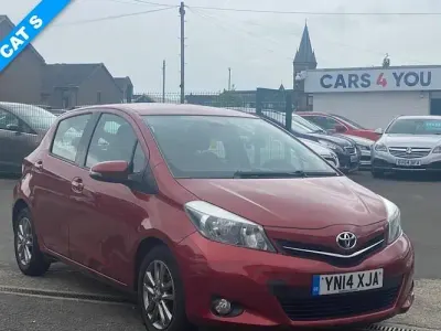 Used Toyota Yaris Plus 101 HP (74 kW) 2014 Red Hatchback