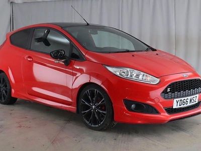 Begagnad Ford Fiesta ST-Line 140 HK (102 kW) 2016 Röd Halvkombi
