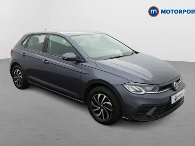 Begagnad VW Polo Life 2024 Grå Halvkombi