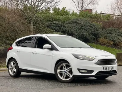 Begagnad Ford Focus Zetec 125 HK (91 kW) 2017 Vit Halvkombi