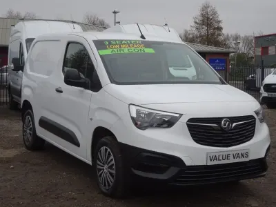 Second-hand Vauxhall Combo Edition 75 CP (55 kW) 2021 Alb Monovolum