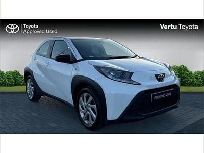 Used Toyota Aygo X PURE 72 HP (52 kW) 2023 White SUV