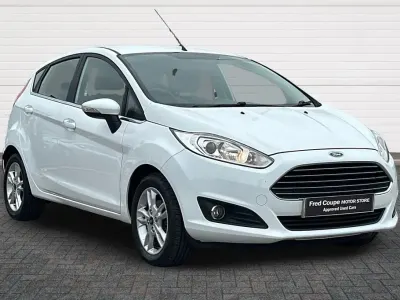Used Ford Fiesta Zetec 120 HP (88 kW) 2015 White Hatchback