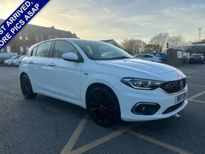 Used Fiat Tipo Lounge 95 HP (69 kW) 2017 White Hatchback