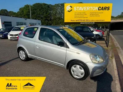 Used Toyota Yaris 68 HP (50 kW) 1999 Silver Hatchback