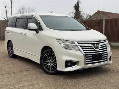 Used Nissan Elgrand 2017 White MPV
