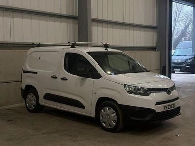 Used Toyota Proace Active 100 HP (73 kW) 2023 White MPV