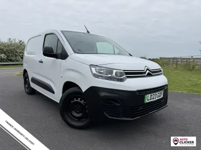 Begagnad Citroën e-Berlingo 100 kW (136 HK) 2023 Vit Minibuss