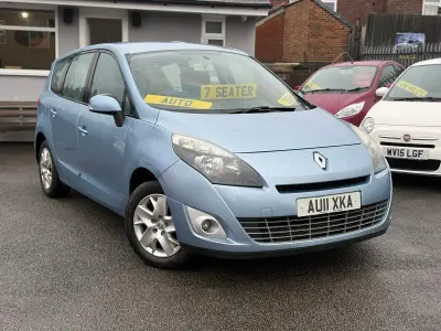 Usado Renault Grand Scénic III Expression 110 HP (80 kW) 2011 Azul Monovolume