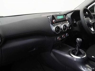 Used Nissan Juke Visia 112 HP (82 kW) 2023 Red SUV