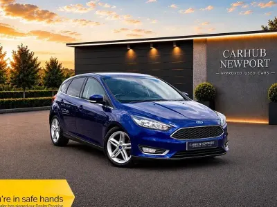Used Ford Focus Zetec 125 HP (91 kW) 2015 Blue Hatchback