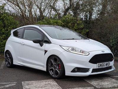 Used Ford Fiesta ST 182 HP (133 kW) 2016 White Hatchback