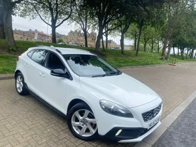 Used Volvo V40 2014 White Hatchback