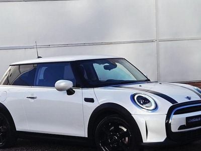 White Used 2023 Mini Cooper Classic Hatchback | £17,295 (Good price)