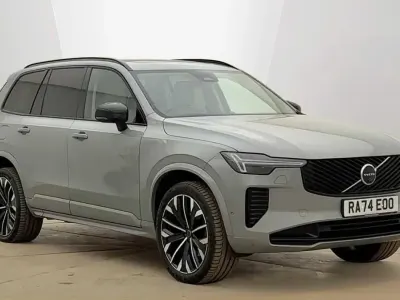 Usado Volvo XC90 Ultra 247 HP (181 kW) 2025 Cinzento SUV
