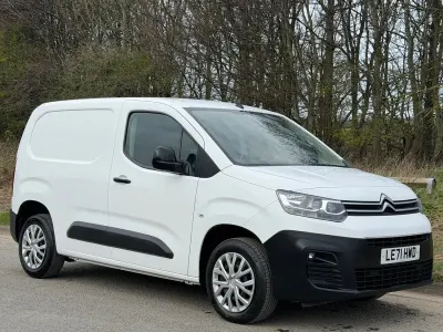 Używany Citroën Berlingo 100 KM (73 kW) 2022 Biały Minivan