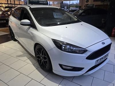 White Used 2015 Ford Focus Zetec Hatchback | £4,495