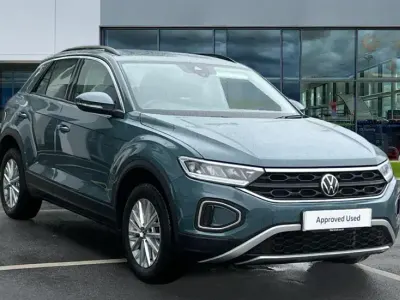 Used VW T-Roc Life 150 HP (110 kW) 2024 Petrol blue metallic SUV