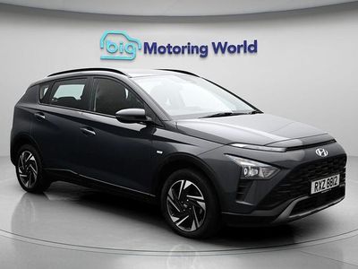 Usado Hyundai Bayon SE 101 CV (74 kW) 2023 Gris SUV