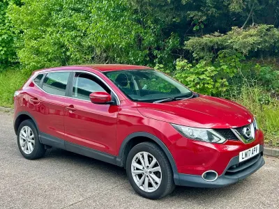 Used Nissan Qashqai Acenta 115 HP (84 kW) 2017 Red SUV