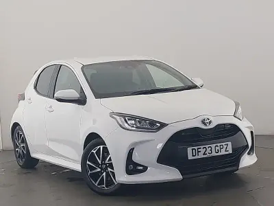 Used Toyota Yaris Design 116 HP (85 kW) 2023 White Hatchback