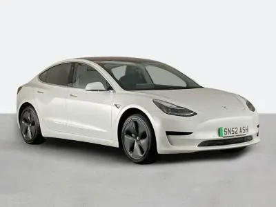 Used Tesla Model 3 Standard Range 239 kW (325 HP) 2019 White Sedan