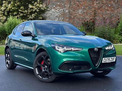 New Alfa Romeo Stelvio 280 HP (205 kW) 2025 Montreal green / black roof 329 SUV