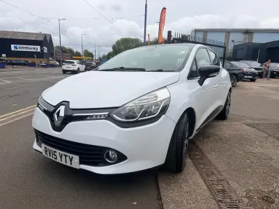 Used Renault Clio Dynamique 90 HP (66 kW) 2015 White Hatchback