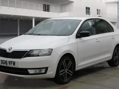 Usado Skoda Rapid Sport 110 HP (80 kW) 2016 Branco Citadino
