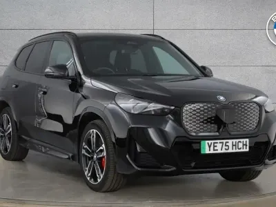 Begagnad BMW iX1 M Sport 147 kW (201 HK) 2025 Svart SUV