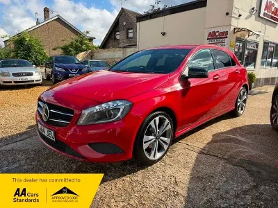 Used Mercedes A180 107 HP (78 kW) 2014 Red Hatchback