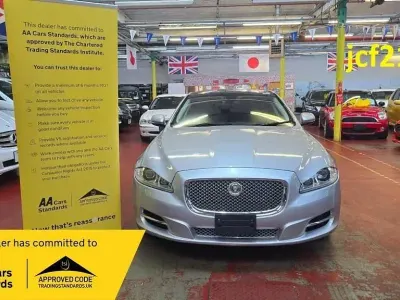 Usado Jaguar XJ Premium Luxury 2026 Prateado Sedan