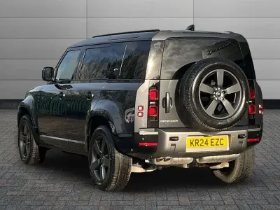 Usado Land Rover Defender HSE Dynamic 296 HP (217 kW) 2024 Cinzento SUV