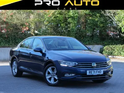 Begagnad VW Passat SE 2021 Blå Sedan