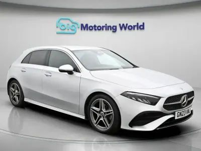 Begagnad Mercedes A180 Executive 2023 Silver Halvkombi