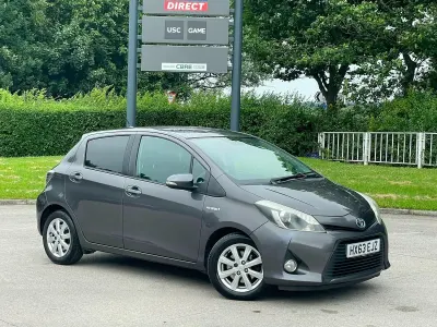Used Toyota Yaris T4 101 HP (74 kW) 2013 Grey Hatchback