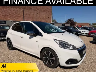 Begagnad Peugeot 208 S 2019 Vit Halvkombi