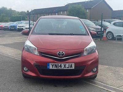 Used Toyota Yaris Plus 99 HP (72 kW) 2014 Red Hatchback