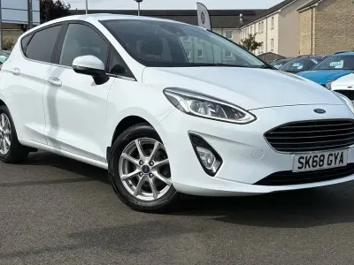 Used Ford Fiesta Zetec 100 HP (73 kW) 2018 White Hatchback