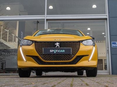Used Peugeot e-208 Allure Premium 98 kW (134 HP) 2022 Yellow Hatchback