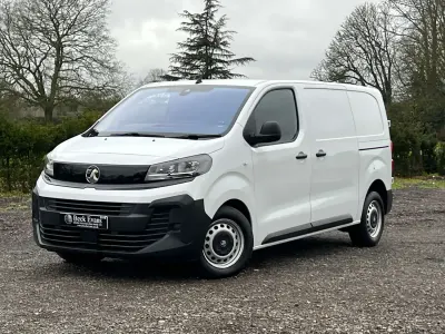 Second-hand Vauxhall Vivaro 2024 Alb Monovolum