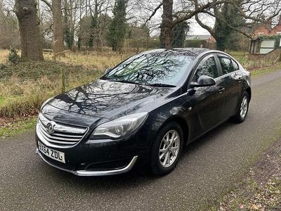 Used Vauxhall Insignia Design Edition 140 HP (102 kW) 2014 Black Hatchback