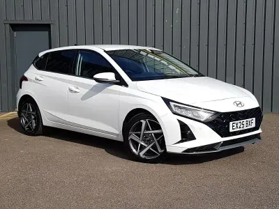 Used Hyundai i20 Premium 100 HP (73 kW) 2025 White Hatchback