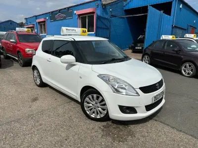 Begagnad Suzuki Swift SZ3 94 HK (69 kW) 2013 Vit Halvkombi